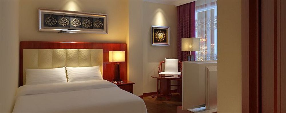 Diamond Hotel Пномпень Экстерьер фото